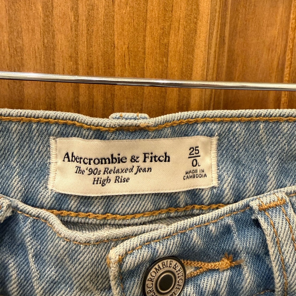 Abercrombie & Fitch The 90s Relaxed Jean
High Rise - Picture 3 of 4